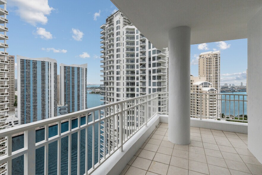 Building Photo - 801 Brickell Key Blvd