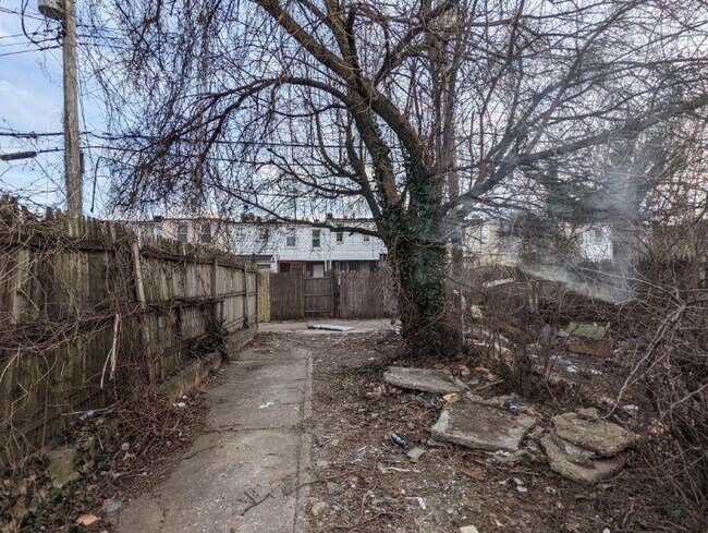 Building Photo - 2027 Wilkens Ave