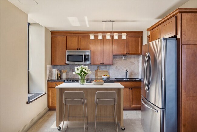 Building Photo - 1111 Caroline St