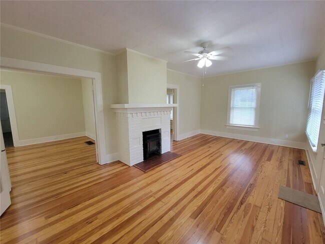 Building Photo - 251 Archer St