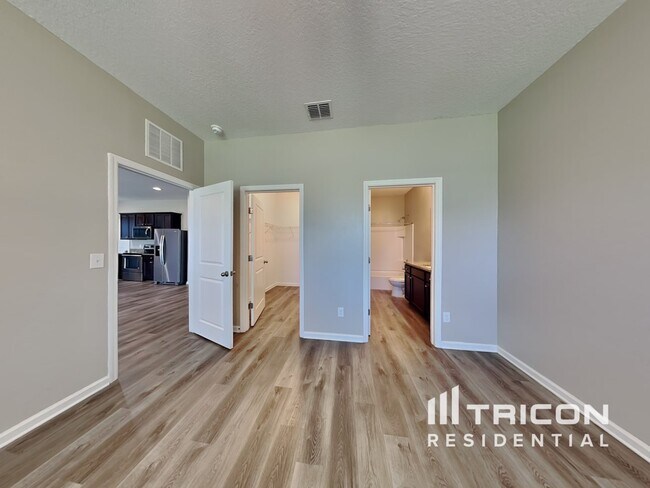 Building Photo - 15121 Sora St