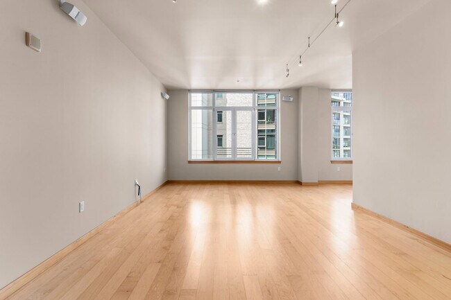 Building Photo - 1255 NW 9th Ave