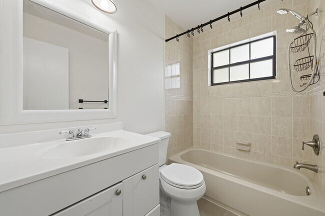 Building Photo - 454 Westree Ln