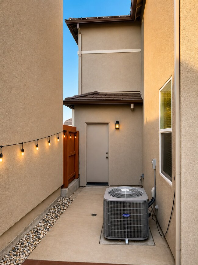 Building Photo - 1058 Sagittaria Cir
