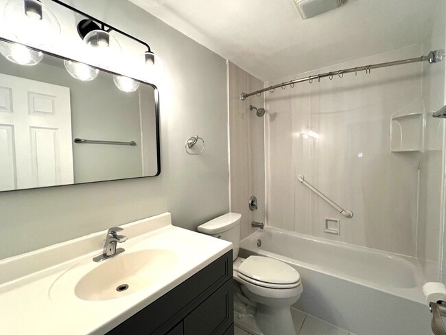 Building Photo - 102 Tonset Ct
