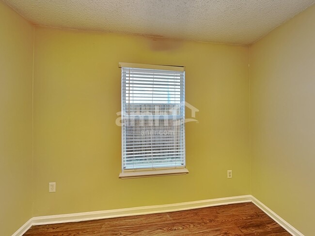 Building Photo - 1643 Hawkins Cove Dr E