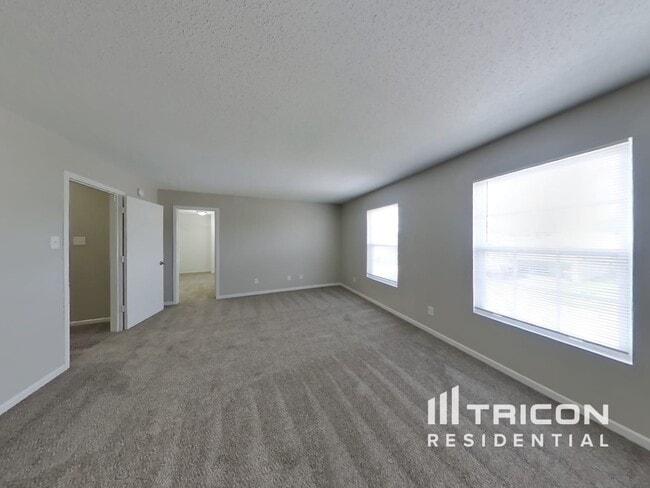 Building Photo - 6245 Monteo Dr