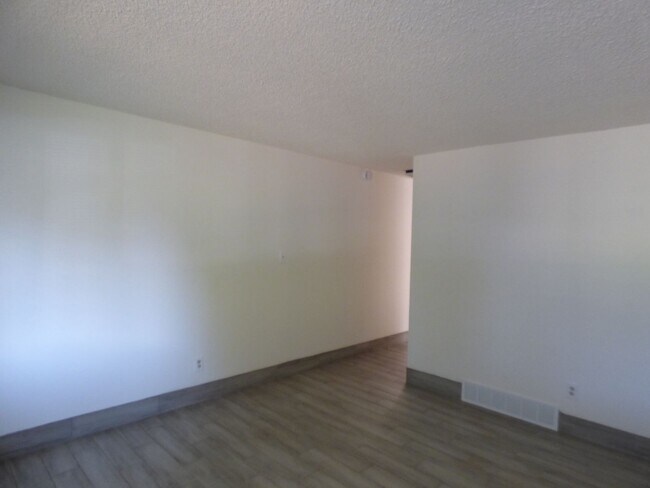 Building Photo - 251/253 St Clair Avenue