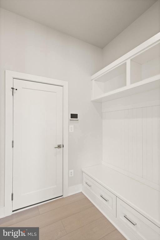 Building Photo - 857 N Manchester St