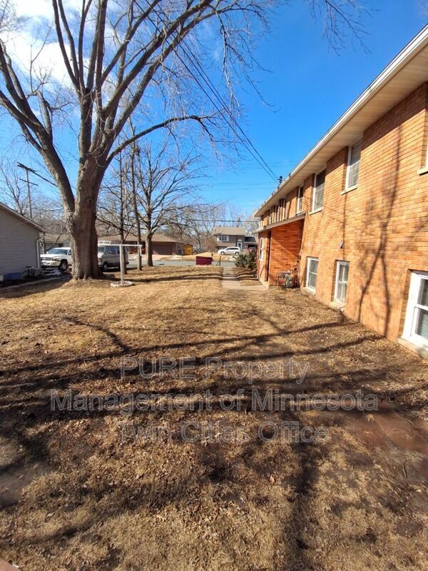 Building Photo - 815 17th St W