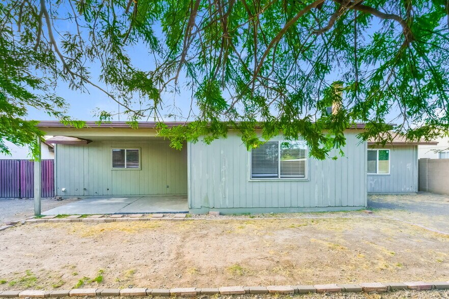 Building Photo - 2641 E Isabella Ave
