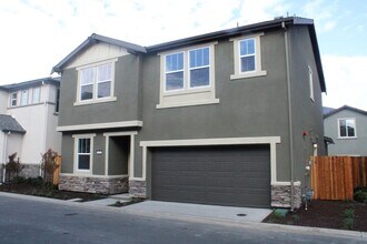 Building Photo - ***PENDING*** 4 Bedroom / 3 Bath House with Solar in San Marco Community-Close to Bart!