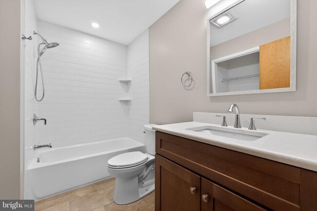 Building Photo - 21 Foxtail Ct