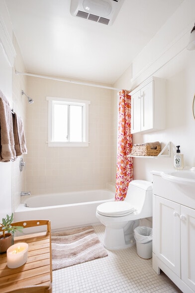 Bathroom - 810 Crestmoore Pl