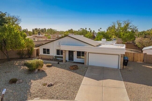 Building Photo - 2321 E Enid Cir