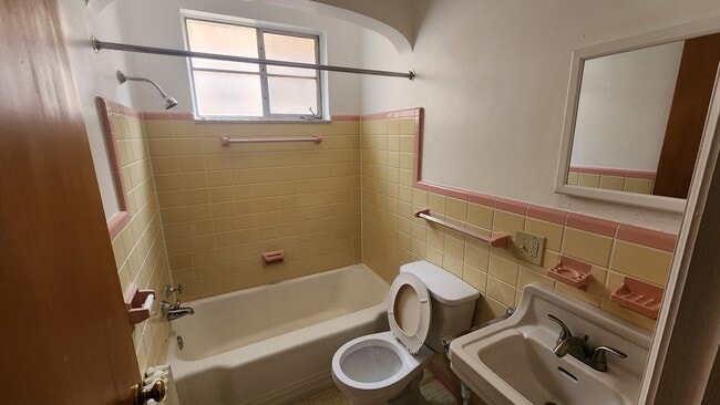 Building Photo - 3033 Gunckel Blvd