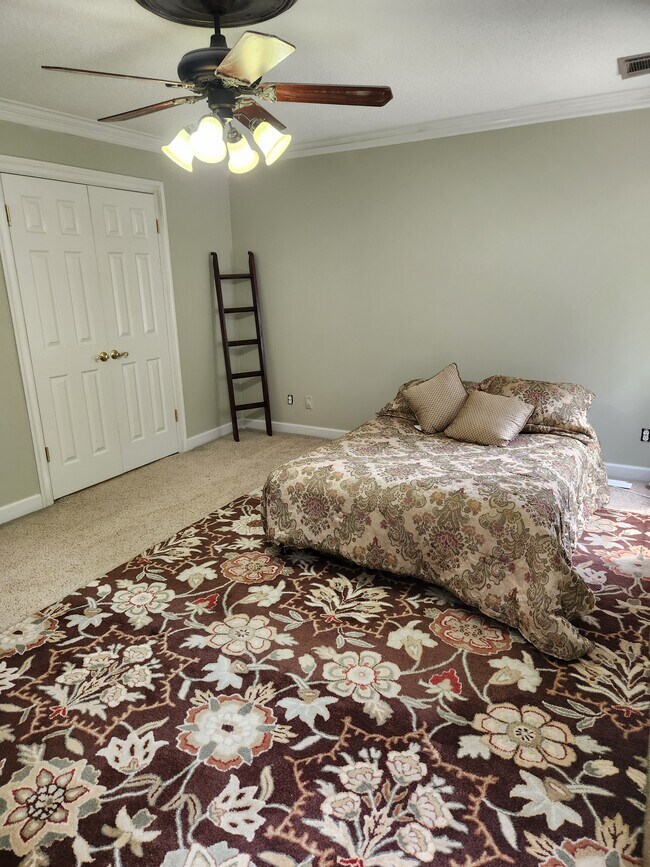 Building Photo - 3875 Saint Philip Dr