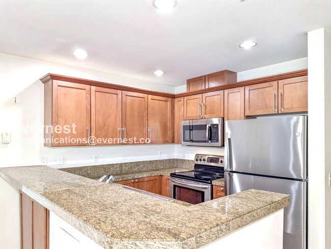 Building Photo - 133 Queen Anne Ave N