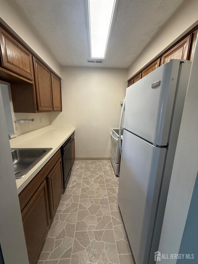 Building Photo - 1908 Ravens Crest Dr