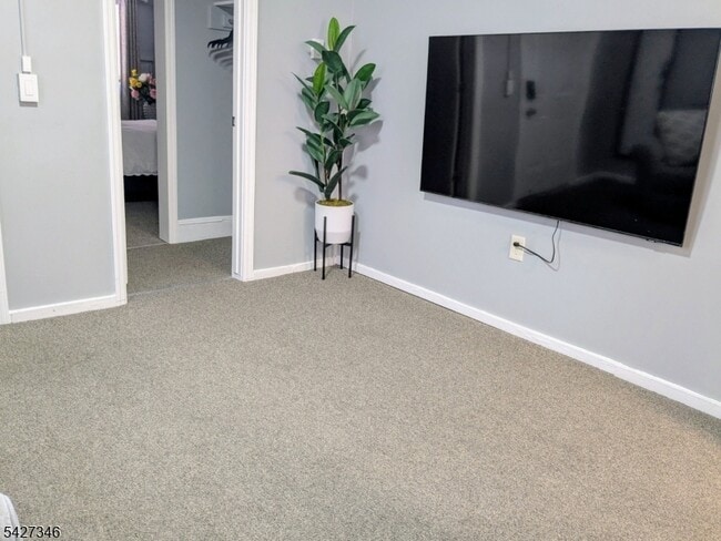 Building Photo - 268 Chambers St