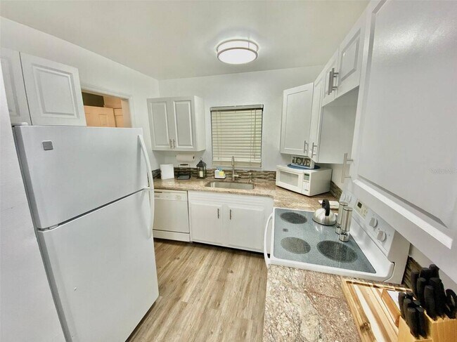 Building Photo - 1222 Villa Ln