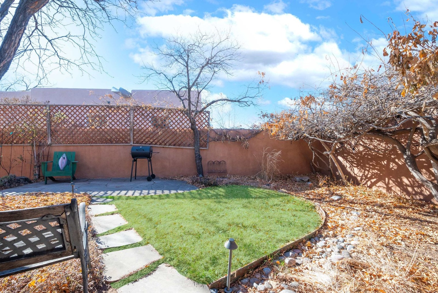 Building Photo - 325 Sena St