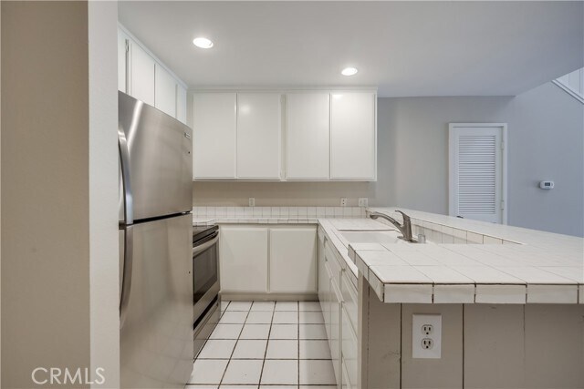 Building Photo - 23521 Ave La Caza