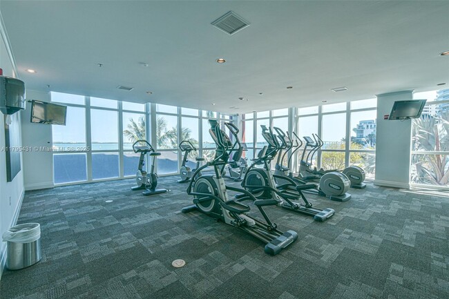 Building Photo - 1155 Brickell Bay Dr