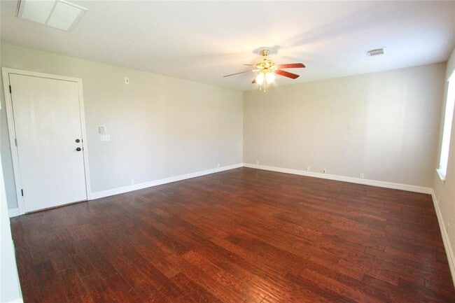 Building Photo - 15120 Plowshare Dr