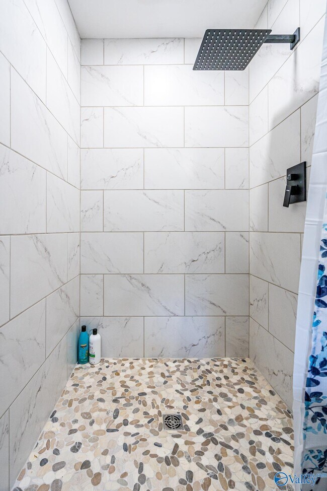 Building Photo - 103 Noble Dr SE