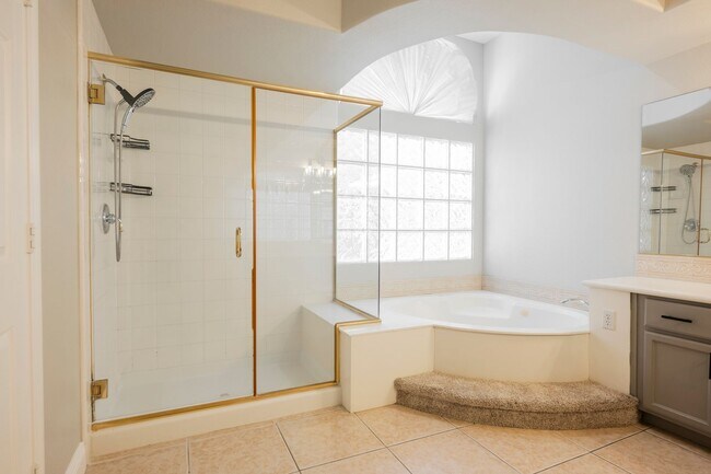 Building Photo - Gorgeous 1 Story Home in Gated Community