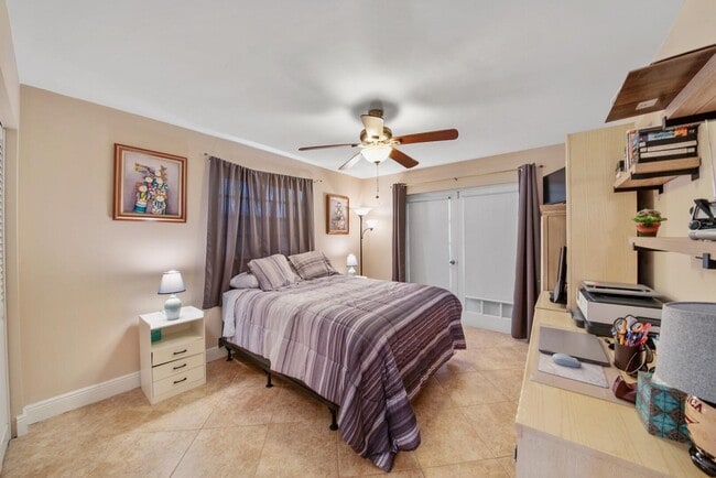 Building Photo - 677 Normandy Ln