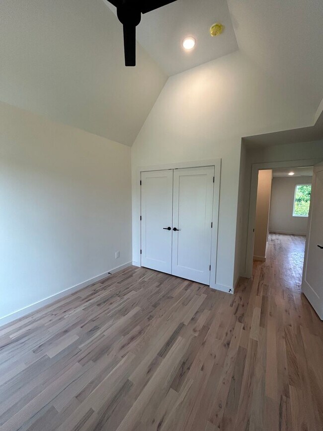 Building Photo - Amazing New Construction in North Nashville!