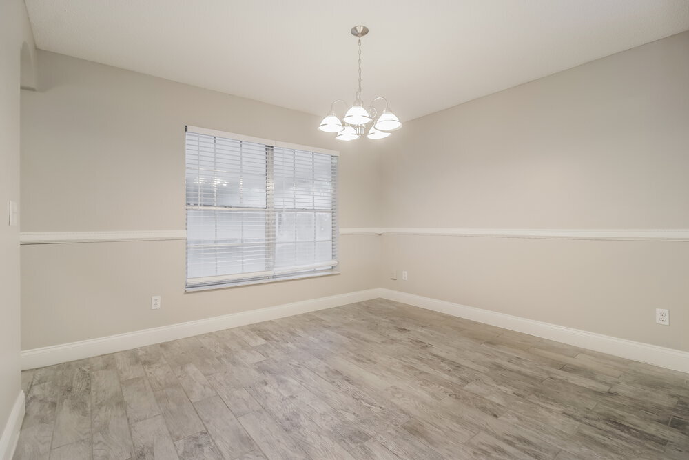 Building Photo - 720 Oak Manor Cir