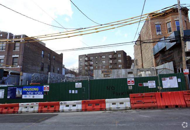 Building Photo - 2051 Ryer Ave