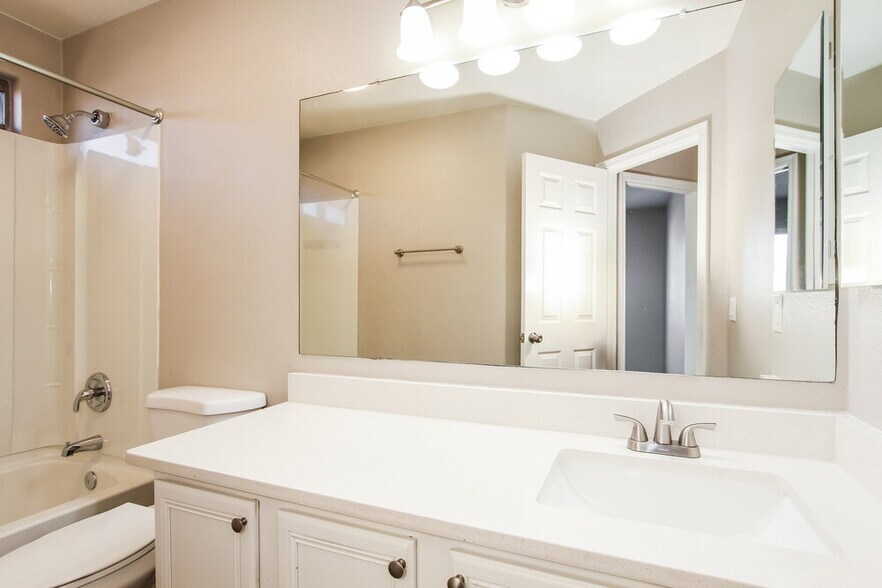 Building Photo - 8635 W Kathleen Rd