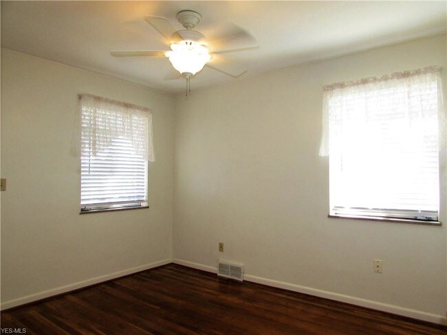 Building Photo - 11509 Lake Ave