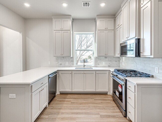 Building Photo - 29596 Memory Ln