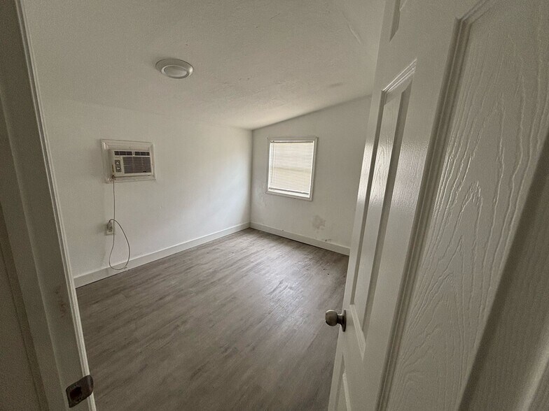 Building Photo - 701 N J St