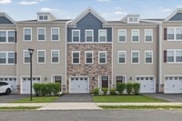 Building Photo - 8 Venice Ln