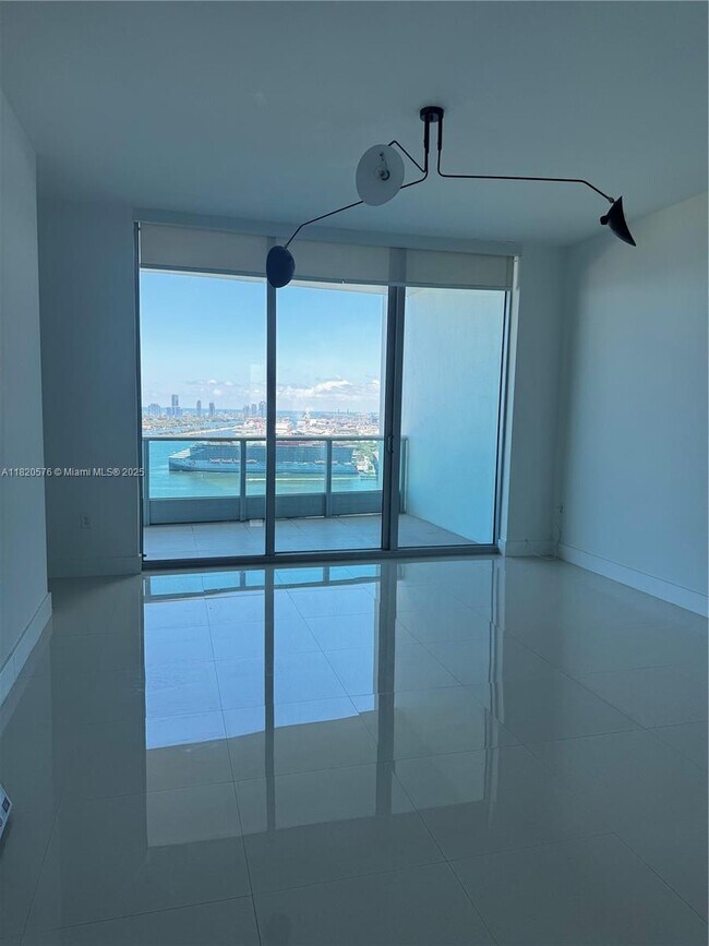 Building Photo - 900 Biscayne Blvd