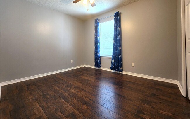 Building Photo - 316 Egan Dr