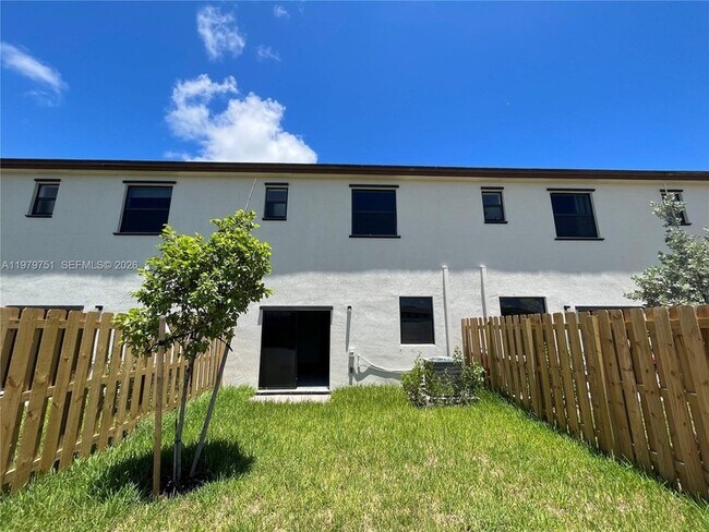 Building Photo - 9960 SW 228th Ln