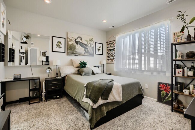 Building Photo - Spacious 3-Bedroom Home with Modern Finishes in North Broomfield
