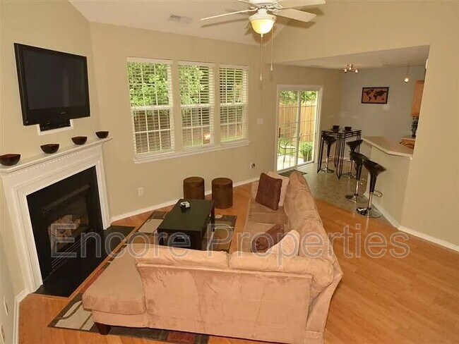 Building Photo - 6225 Saybrooke Dr