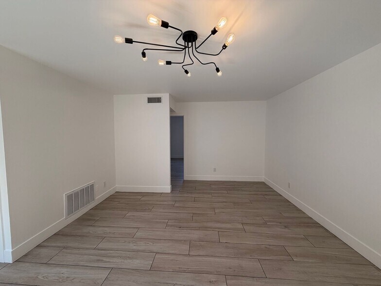 Building Photo - 8517 Cedros Ave