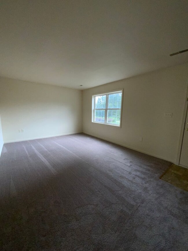 Building Photo - 204 Elmshire Dr