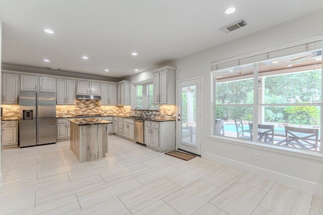Building Photo - 7 Stickley Ct