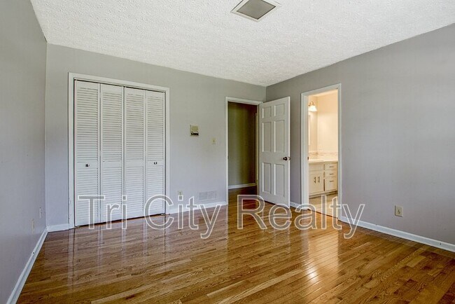 Building Photo - 630 Hawthorne Pl