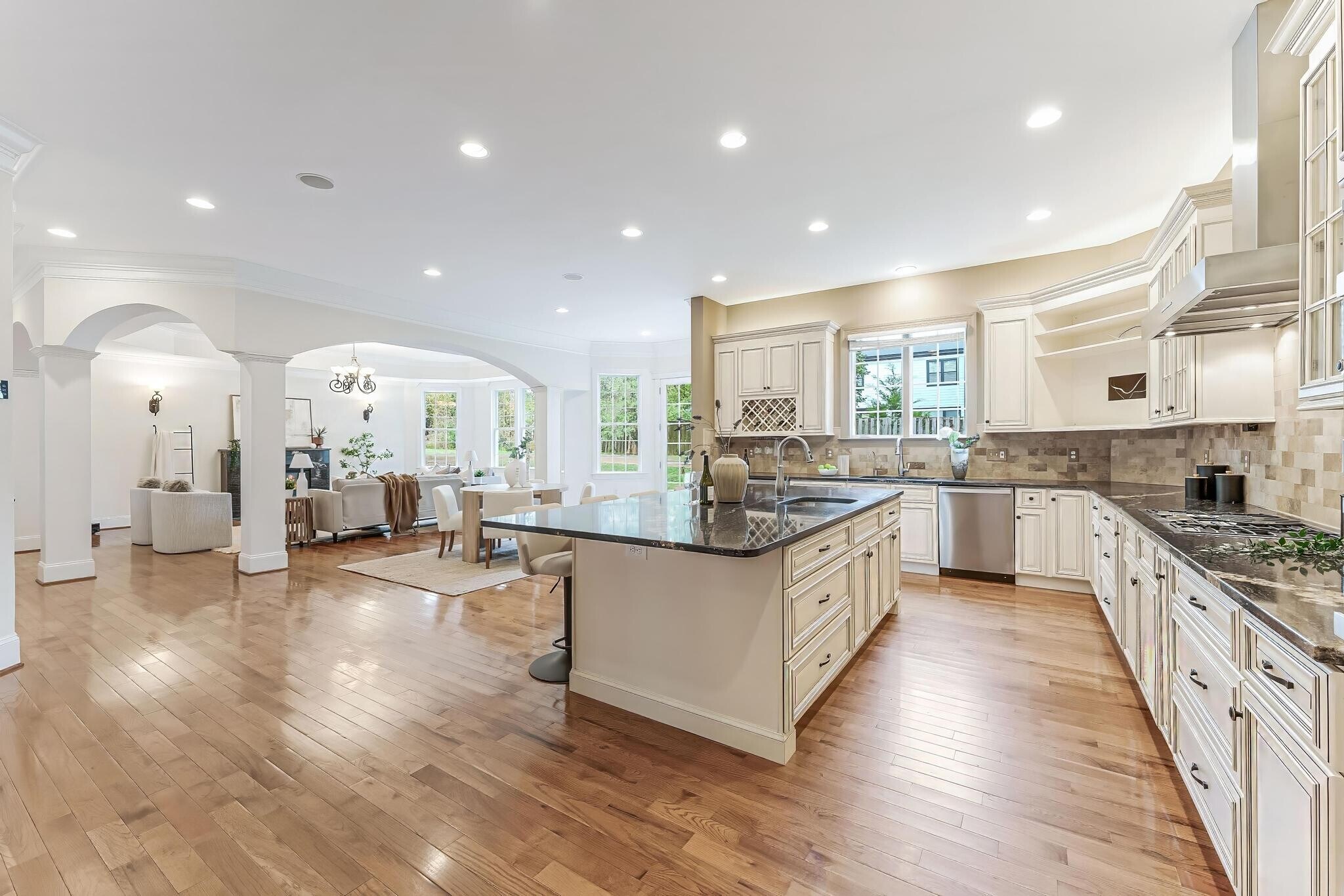 Building Photo - 829 Golden Arrow St